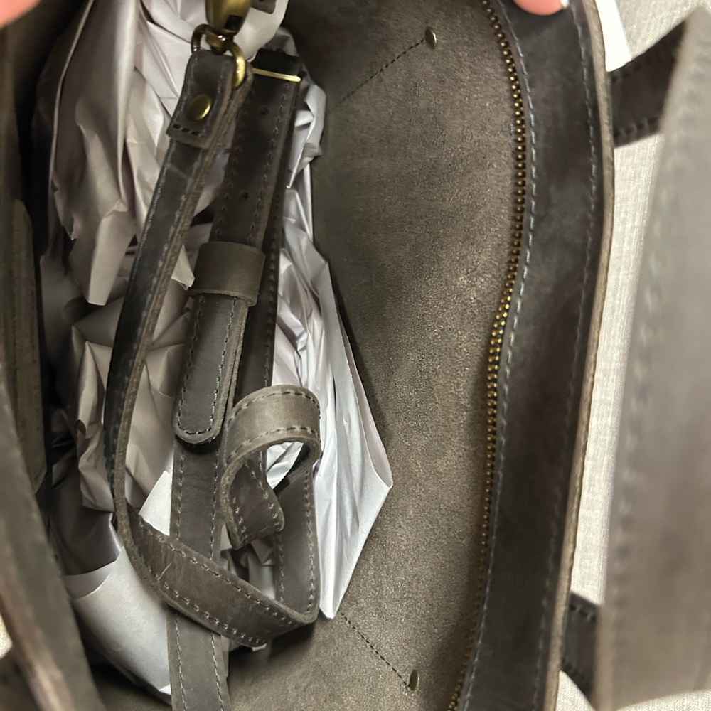 GROUPIE GREY Portland Leather Goods Medium Zipper Crossbody BNNU - Picture 5 of 5